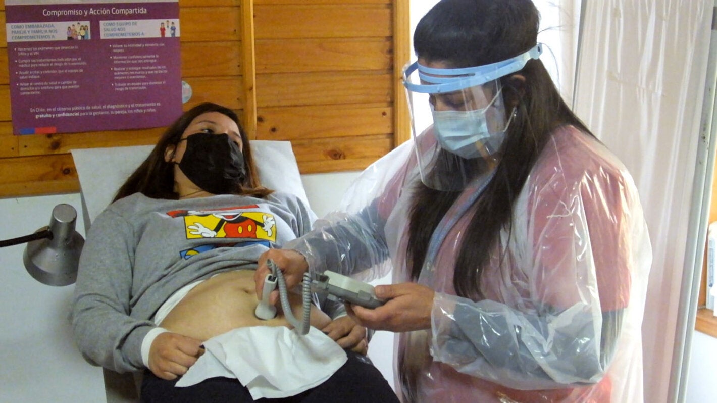 pregnant woman sonogram