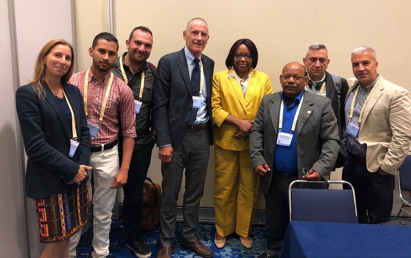 Directora y asesores de OPS reunidos con líderes de la sociedad civil venezolana