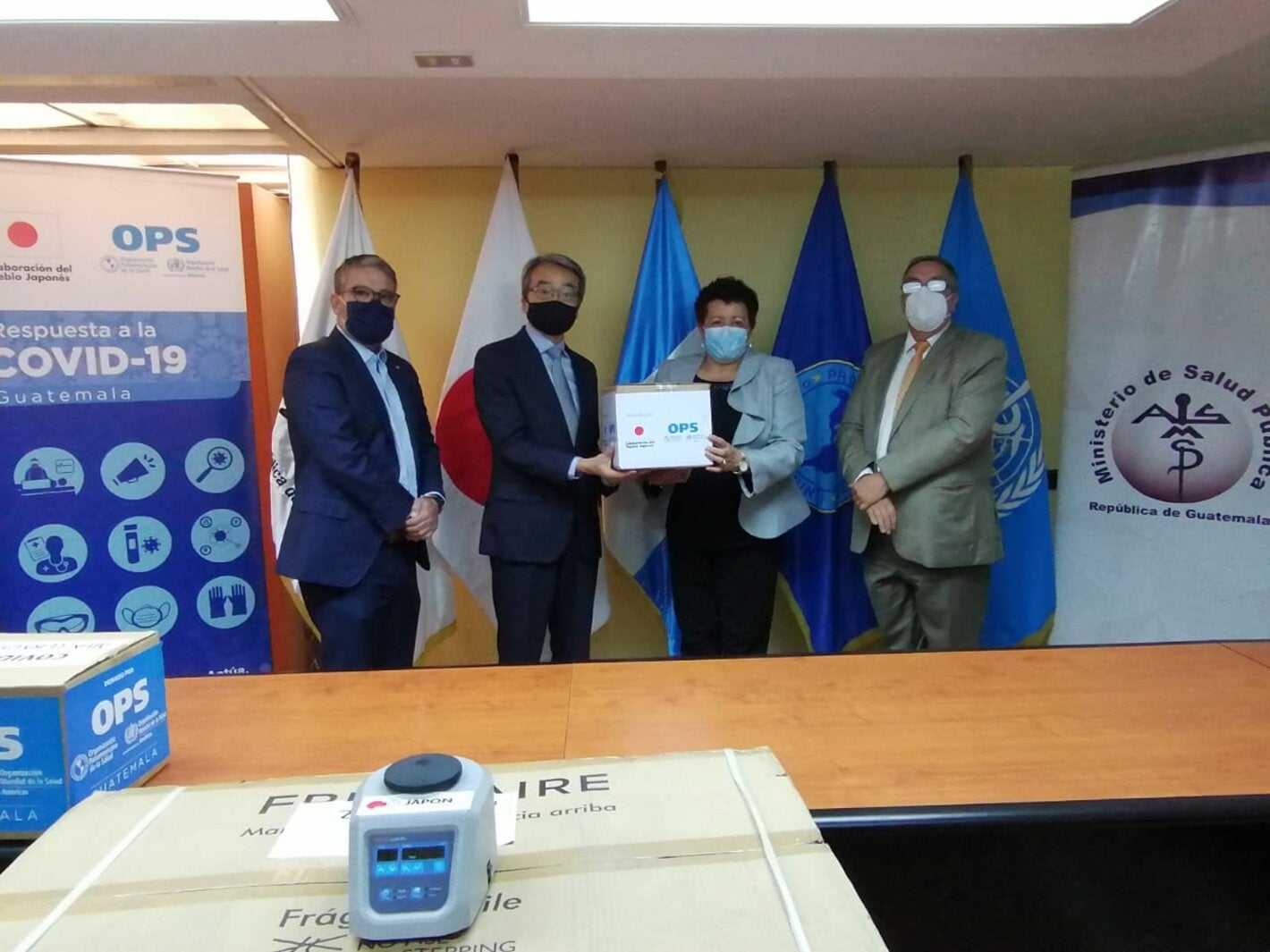 Entrega de equipo de laboratorio