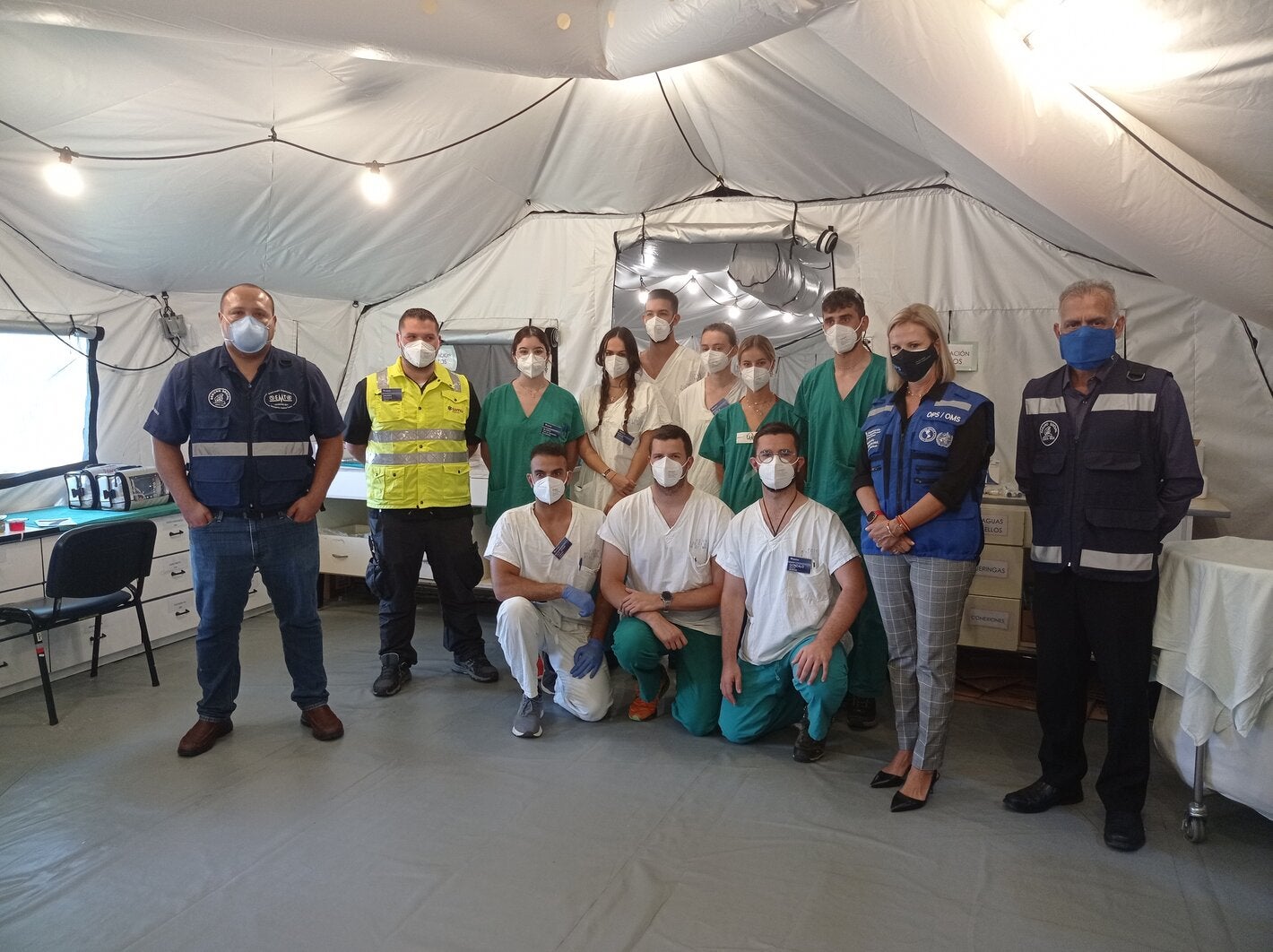 La Representante de OPS/OMS Costa Rica junto con autoridades de la CCSS y el equipo SAMU