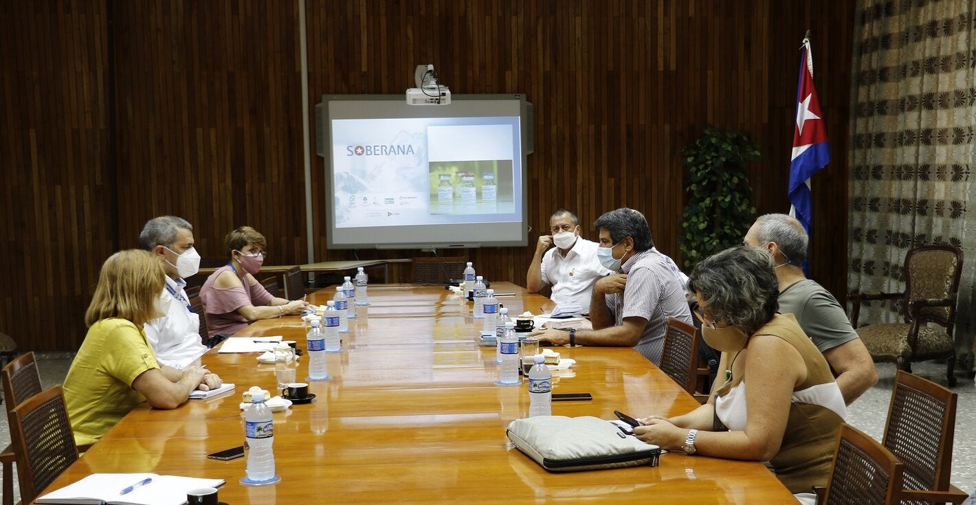 Participantes en intercambio sobre candidatos vacunales cubanos