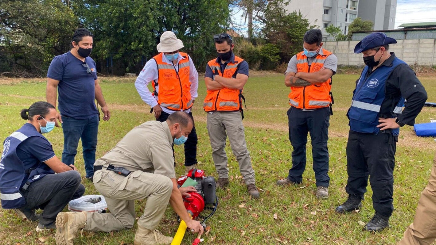 Participantes en el curso de sistemas de purificación de agua. Foto cortesía de CCSS
