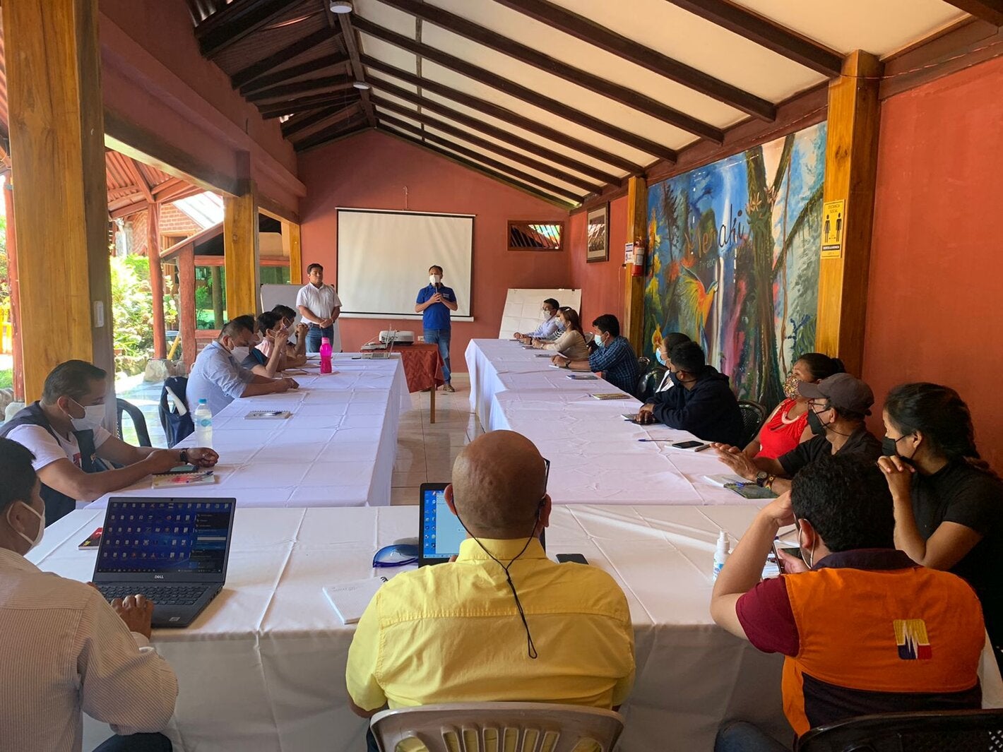 OPS prepara a líderes comunitarios y personal sanitario en gestión de riesgos en salud, en Loja y Zamora