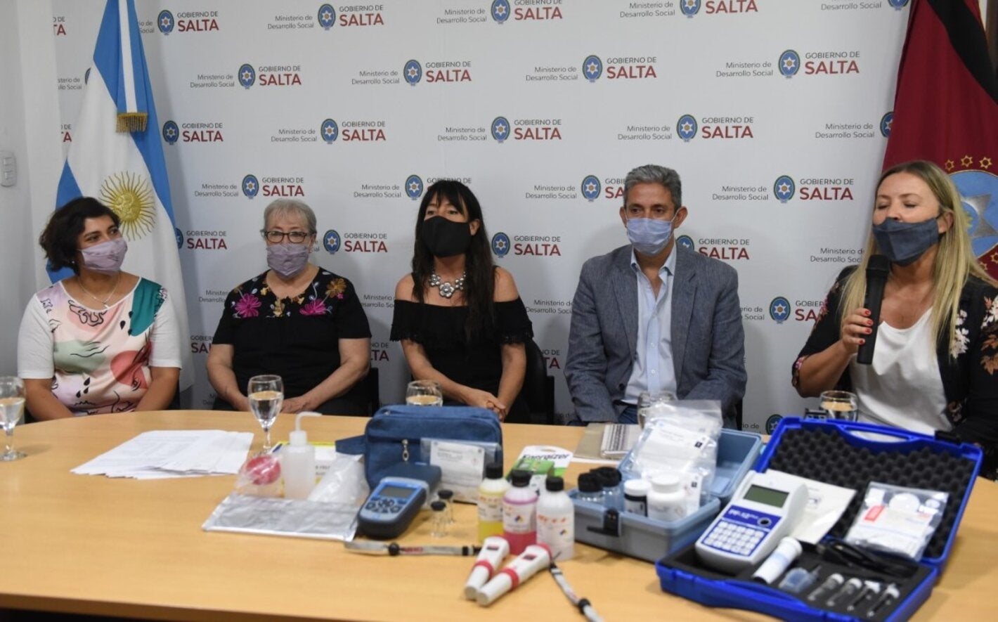 OPS capacita y entrega equipos para analizar la calidad del agua en el Chaco Salteño