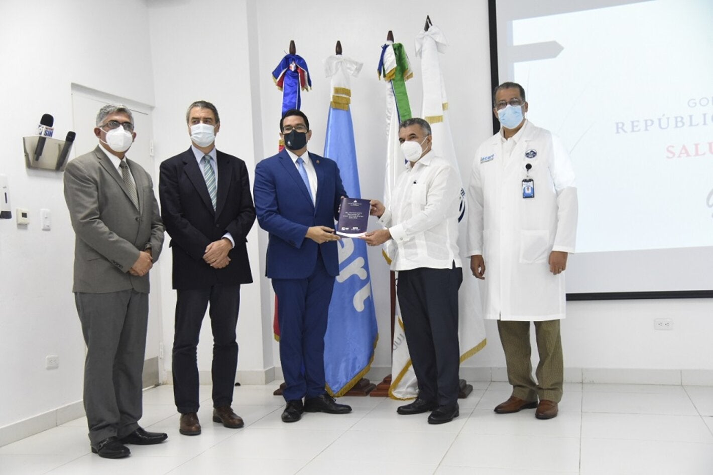 Autoridades durante lanzamiento del Plan Nacional de Eliminación del Cáncer de Cuello Uterino 2020-2030