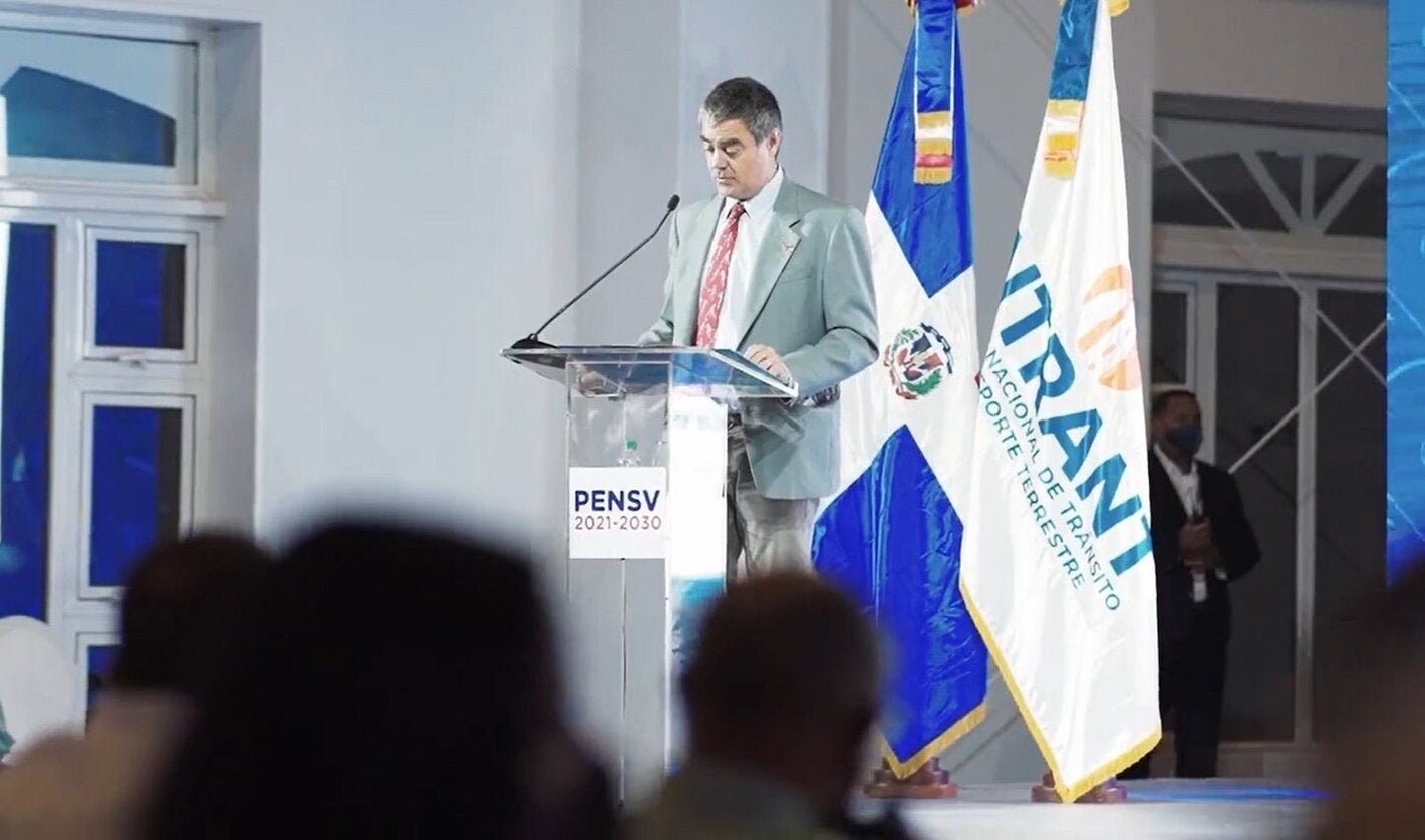 El doctor Olivier Ronveaux, representante OPS República Dominicana, durante su discurso en presentación de Plan de Seguridad Vial.
