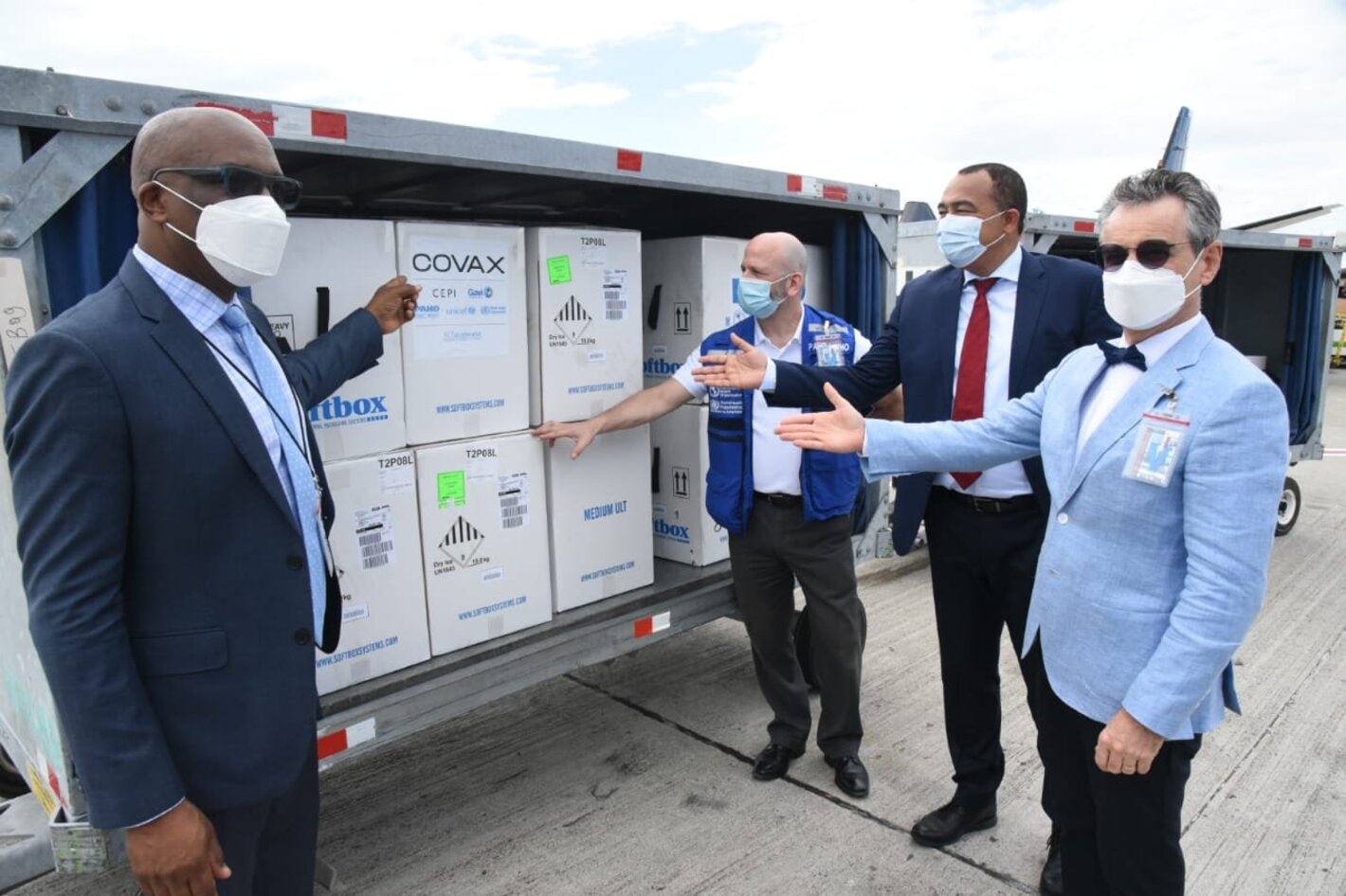 Dr. the Hon. Christopher Tufton, Minister of Health and Wellness, Senator the Hon. Leslie Campbell, State Minister in the Ministry of Foreign Affairs and Foreign Trade, His Excellency Olivier Guyonvarch, Ambassador of the French Republic to Jamaica and Mr. Ian Stein, PAHO/WHO Representative to Jamaica, Bermuda and the Cayman Islands were on hand to witness the arrival of the first shipment at the Norman Manley International Airport in Kingston.