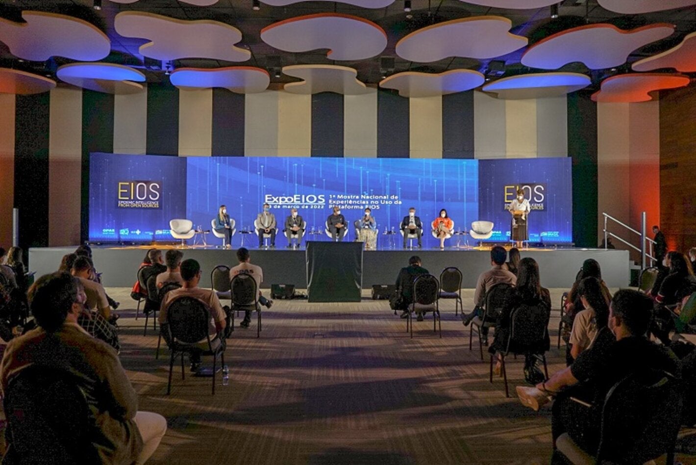 Imagem da mesa de abertura da EXPOEIOS