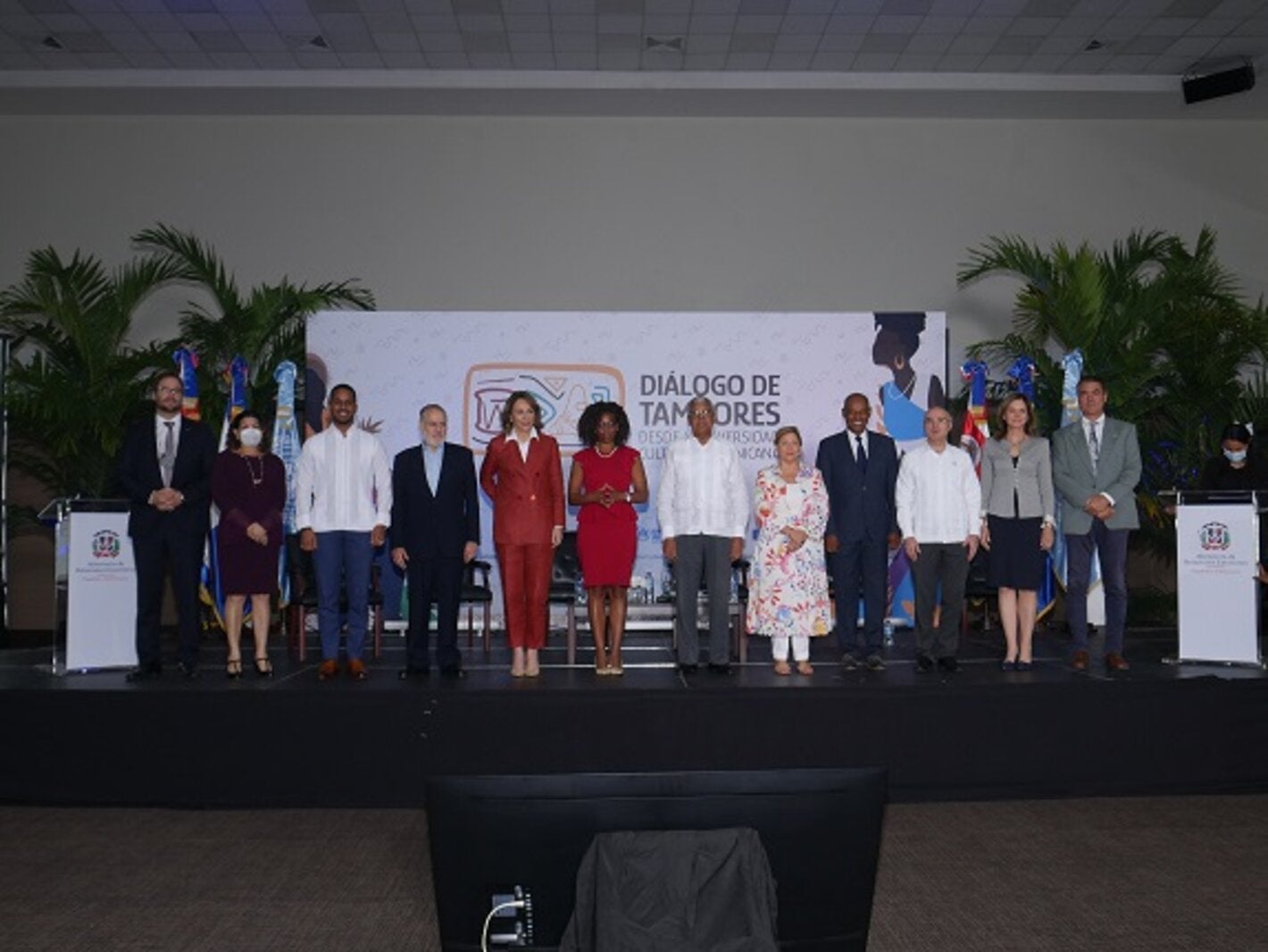 Representantes de distintos sectores durante participación en Diálogo de Alto Nivel