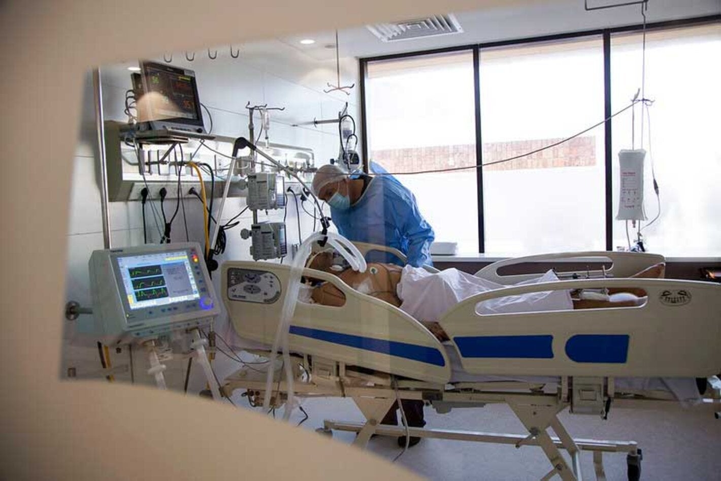 Acuerdo de cooperación busca disminuir la letalidad de las enfermedades transmisibles en pacientes críticos