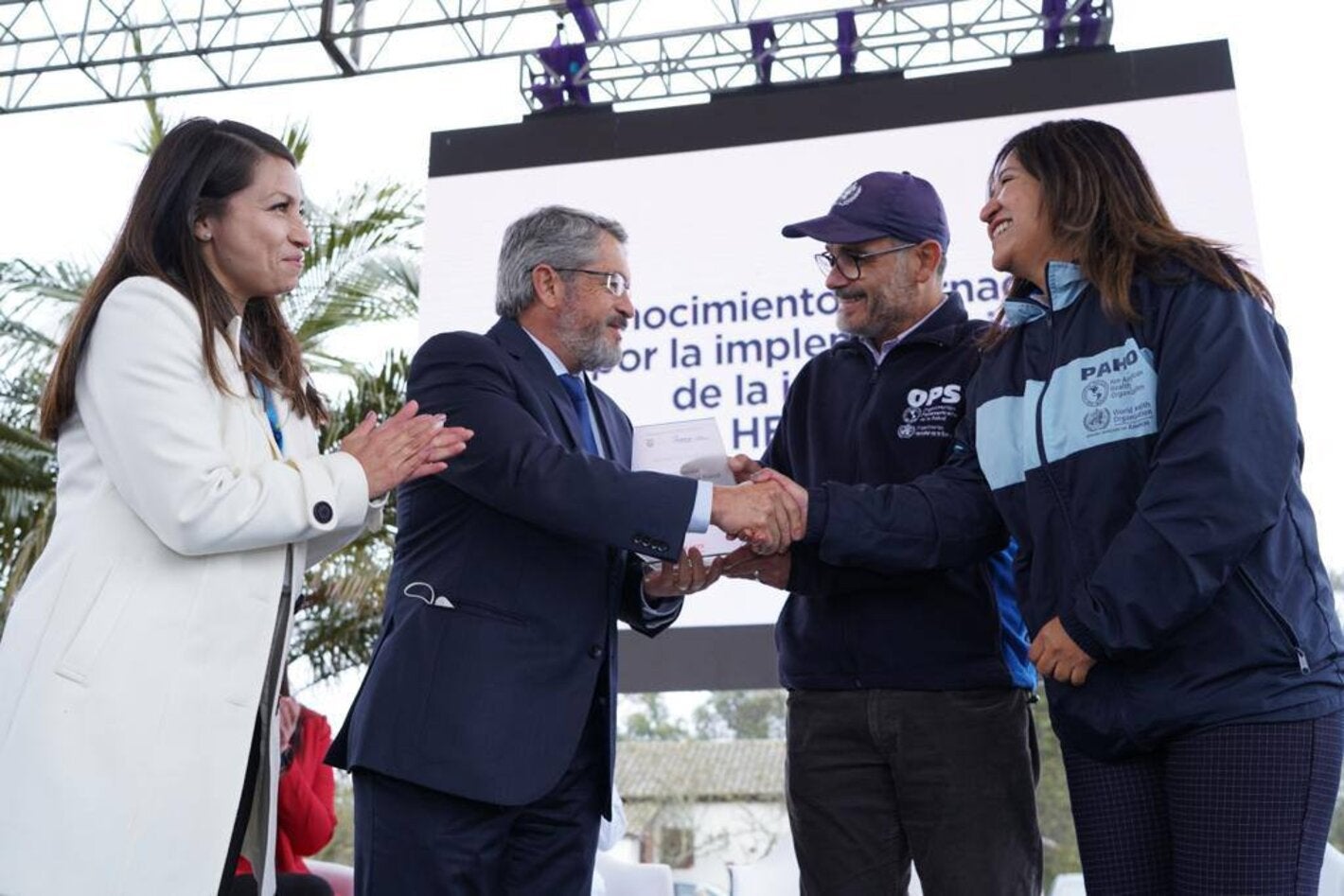 OPS Ecuador recibe reconocimiento por apoyo en implementación de iniciativa HEARTS