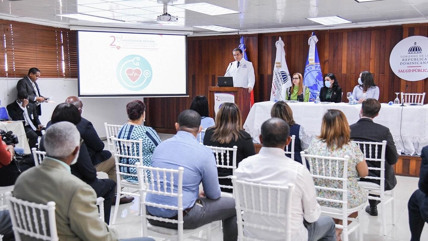 Autoridades de salud dominicanas durante conmemoraciòn Dìa Mundial de la Hipertenciòn.