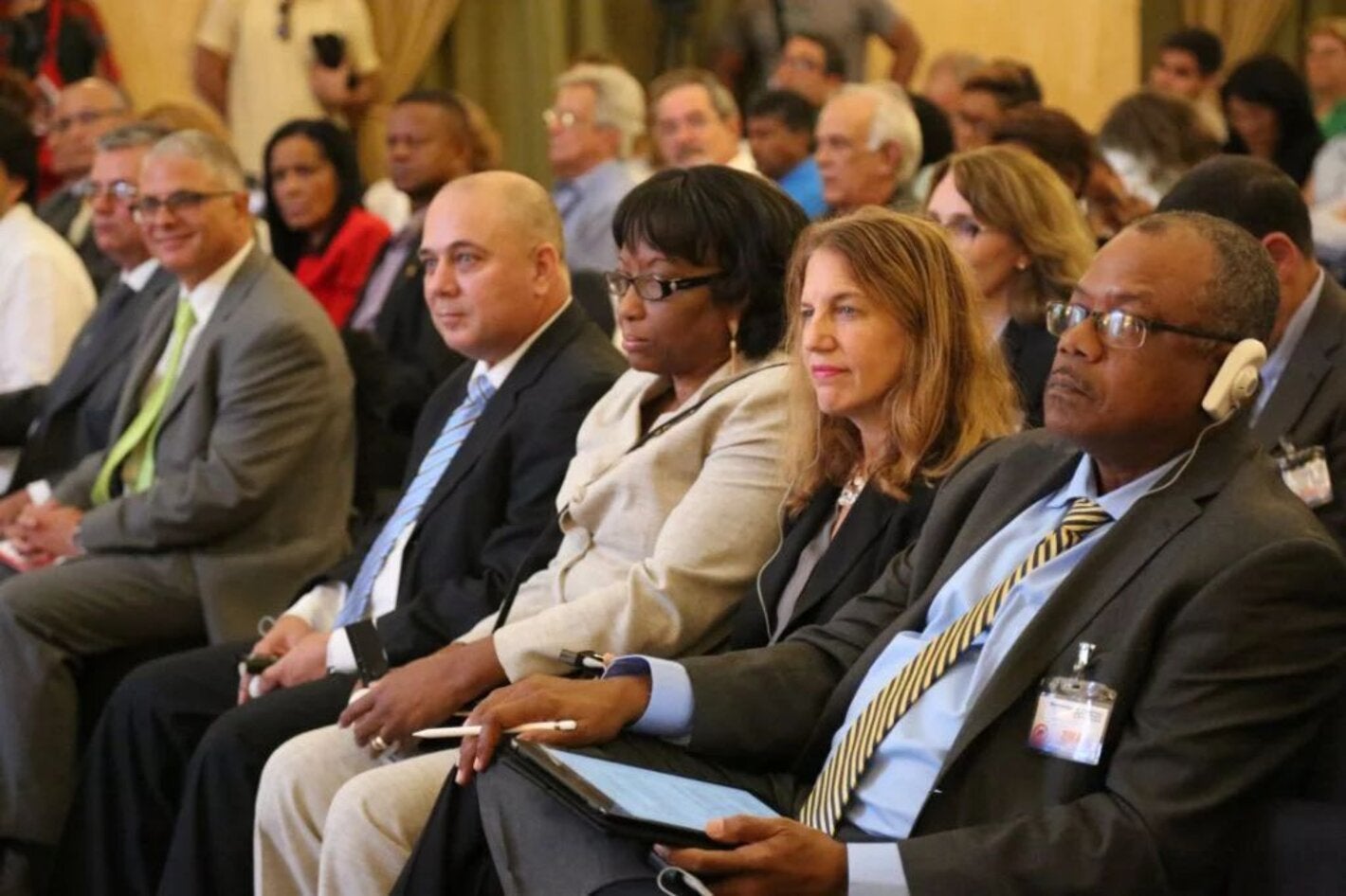 From right to left: John Boyce, Minister of Health of Barbados; Sylvia Mathews Burwell, U.S. Secretary of Health and Human Services; Carissa F. Etienne, PAHO/WHO Director; Roberto Morales Ojeda, Minister of Public Health of Cuba; and Cristian Morales, PAHO/WHO Representative in Cuba. (Photo: PAHO/WHO, S. Oliel, Havana, Cuba.)