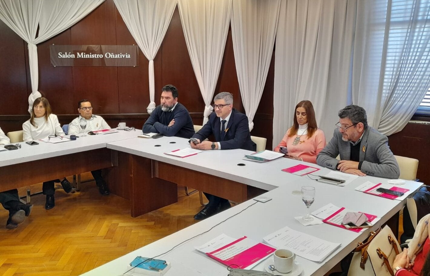 El consultor de OPS/OMS en Argentina, Marcelo Vila, junto a autoridades del ministerio de Salud de la Nación en la jornada de cierre de las actividades