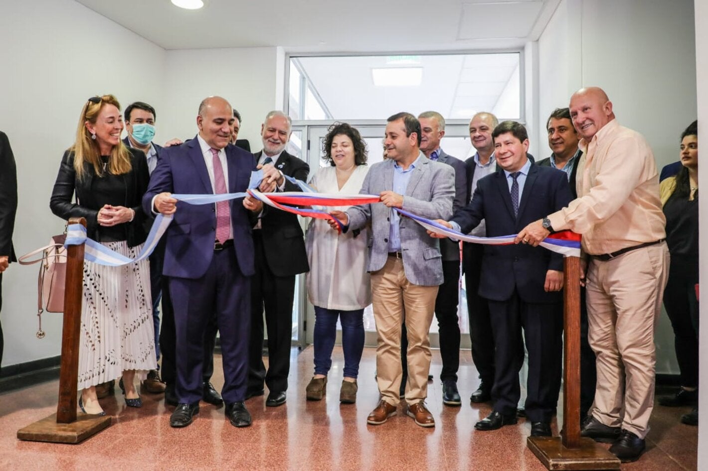 La representante de OPS/OMS en Argentina, Eva Jané Llopis, junto a autoridades durante la inauguración del Campus