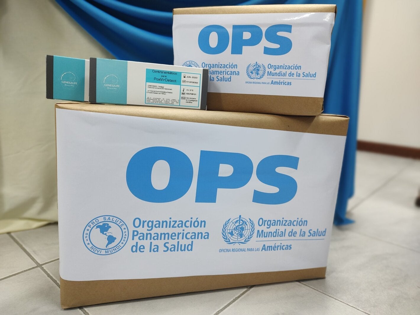 Entrega de cajas con insumos donados