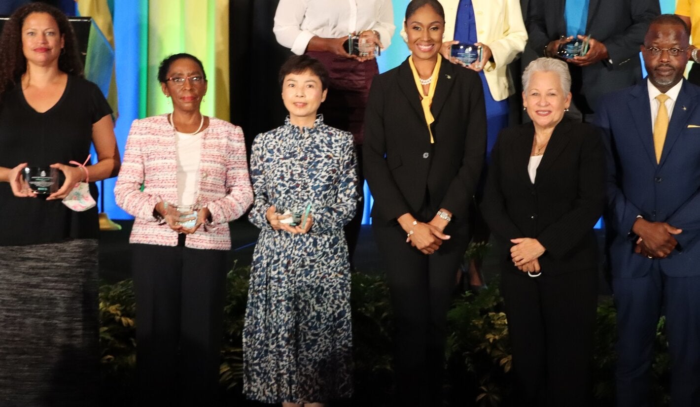 PAHO-WHO receives award during 49th Bahamian Independence Celebration