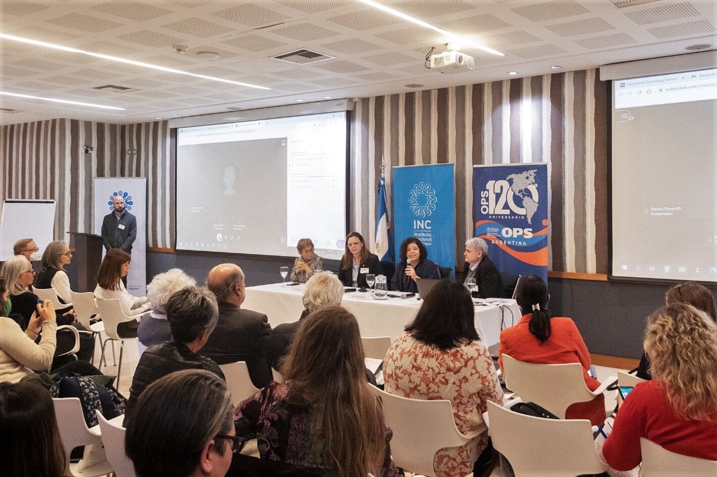 La ministra de Salud, Carla Vizzotti, junto a Sebastián Laspiur, el Consultor nacional de Enfermedades No Transmisibles de OPS en Argentina, y otras autoridades, durante la apertura de las jornadas
