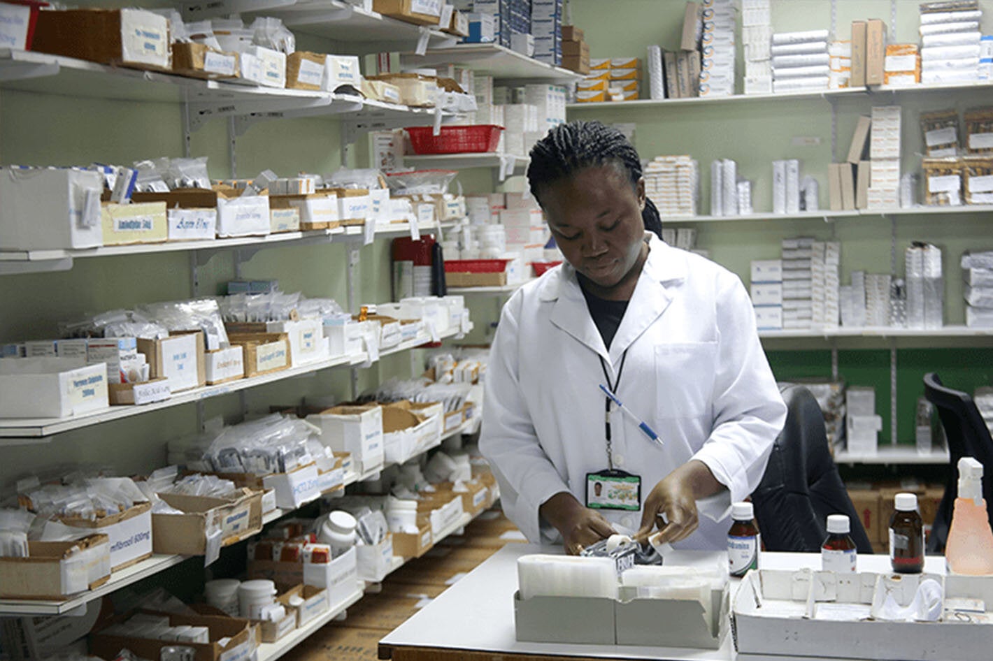 personal de farmacia en Belice