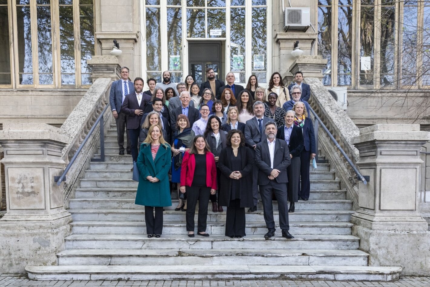 La representante de la OPS/OMS en Argentina, Eva Jané Llopis, junto a demás autoridades y referentes técnicos, en la reunión en el ANLIS-Malbrán. Foto: Gentileza ANLIS-Malbrán