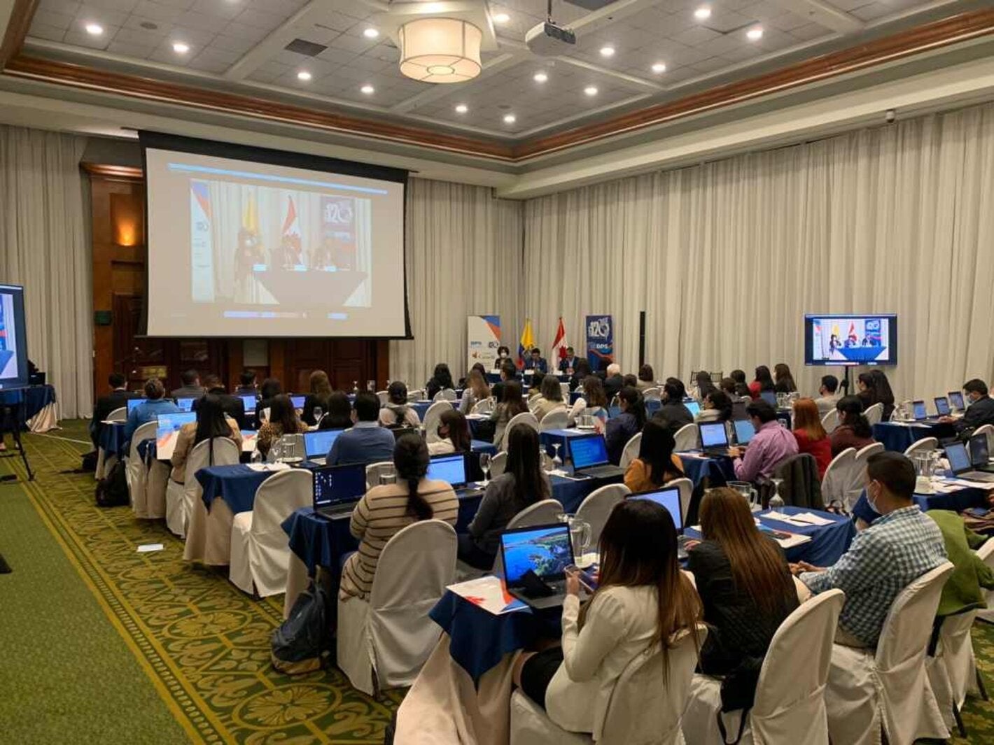 Ecuador fortalece monitoreo y vigilancia epidemiológica de vacunación