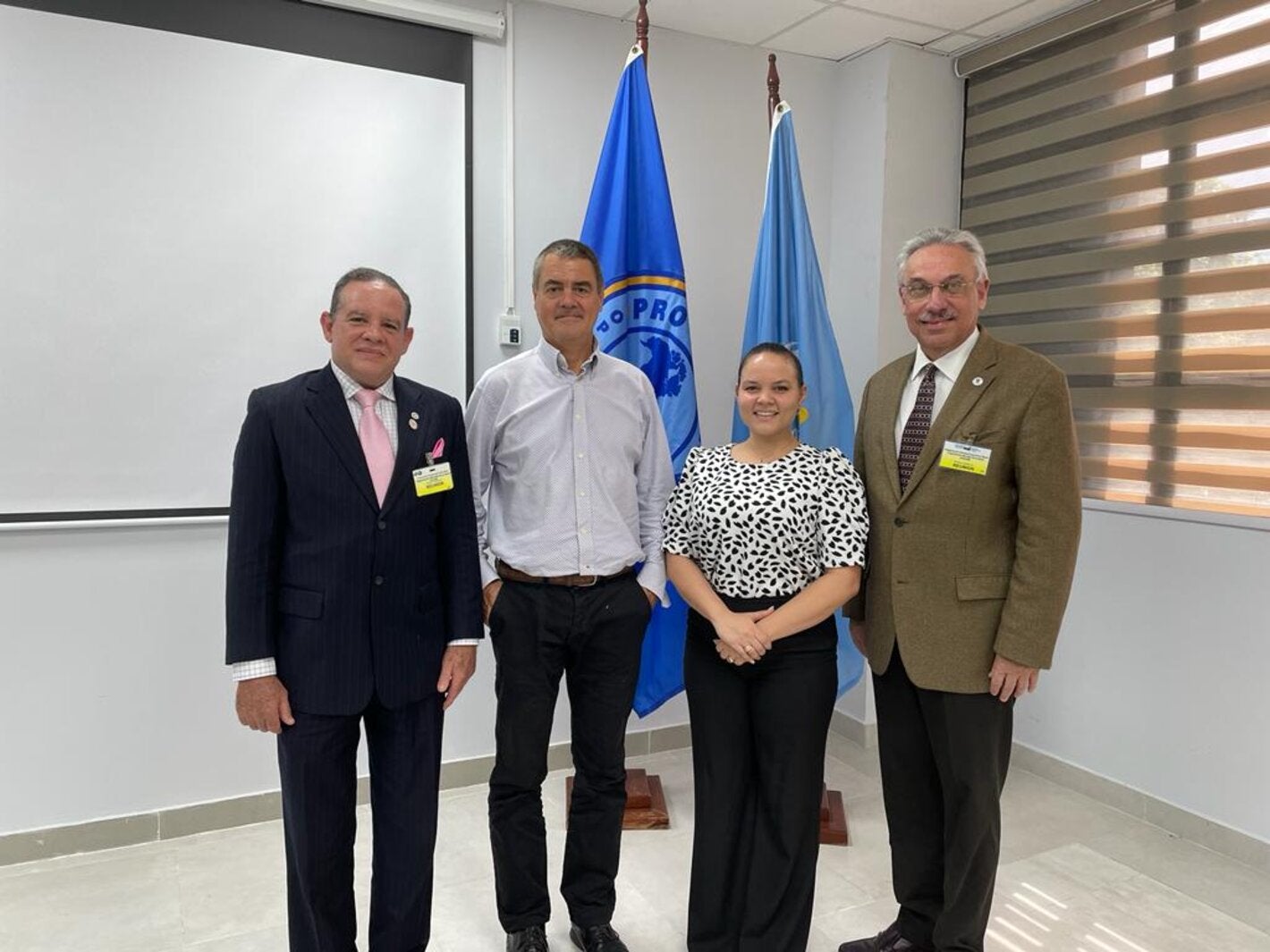 Autordades de OPS y educativas.