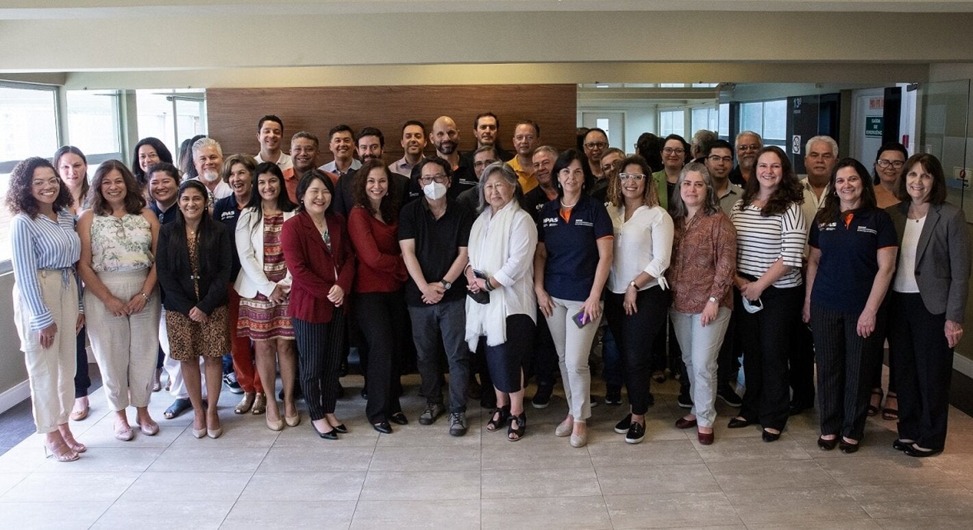 Equipo BIREME y su nuevo Director