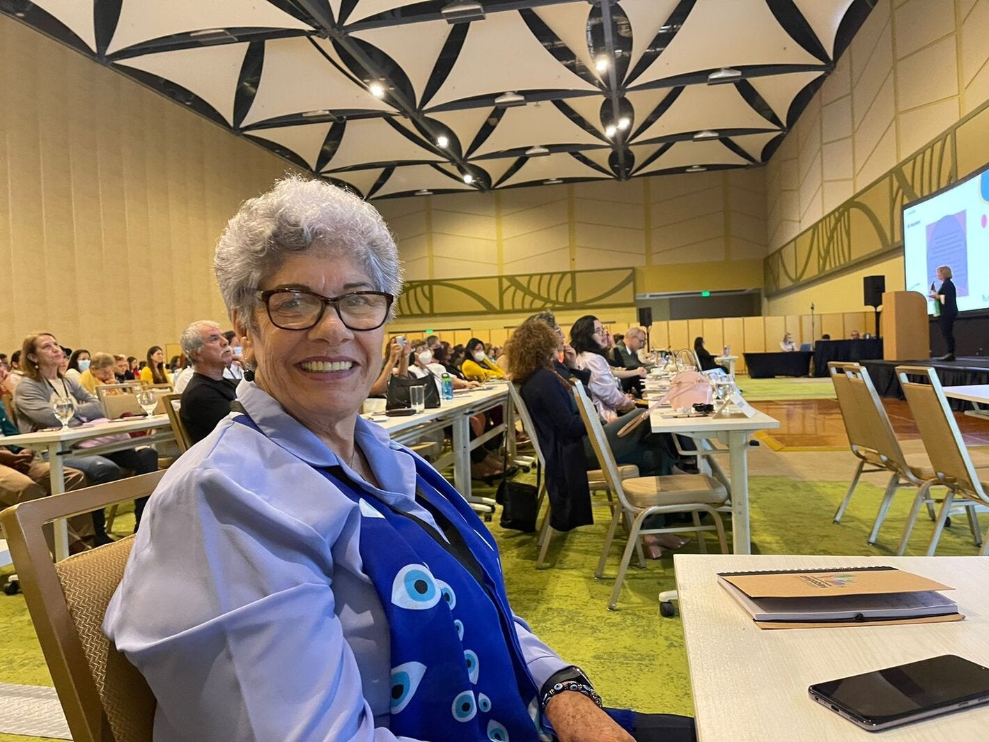 Asistente al congreso+