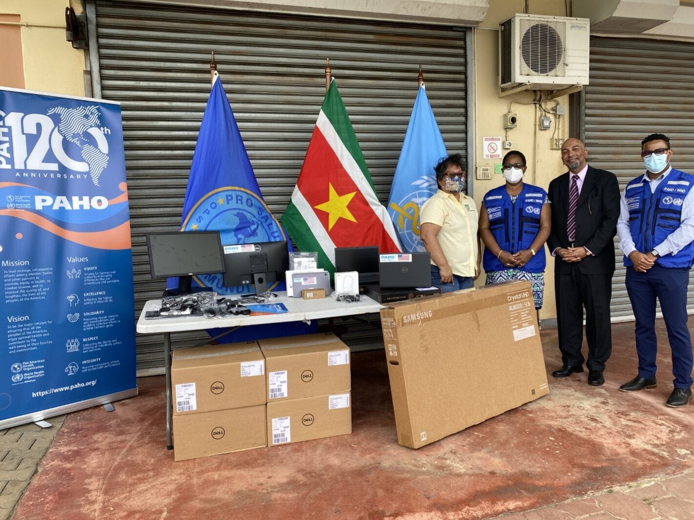 Group picture during handover