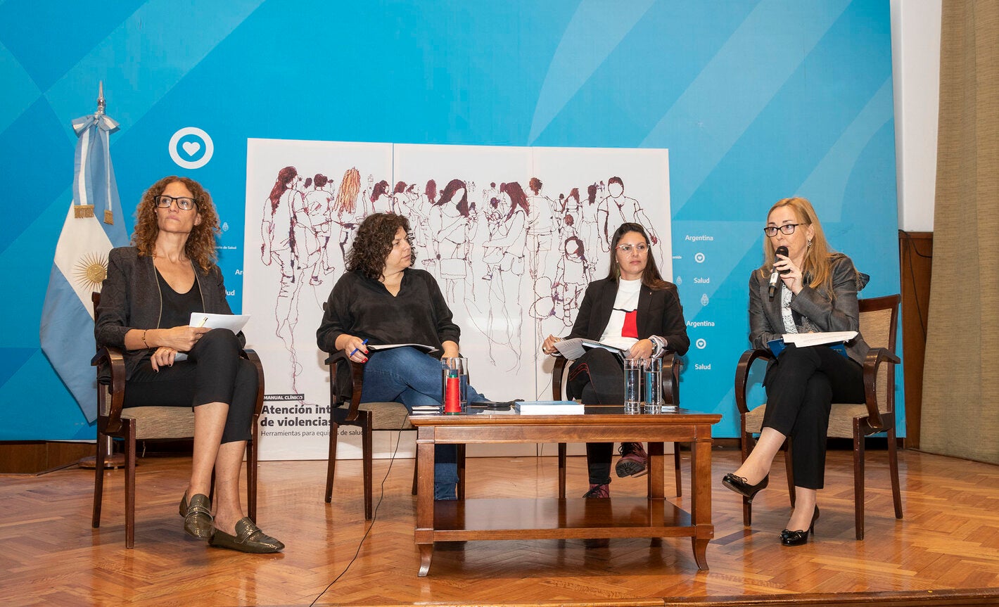 Salud y OPS lanzan en Argentina manual clínico para atención de salud ante situaciones de violencias por motivos de género 