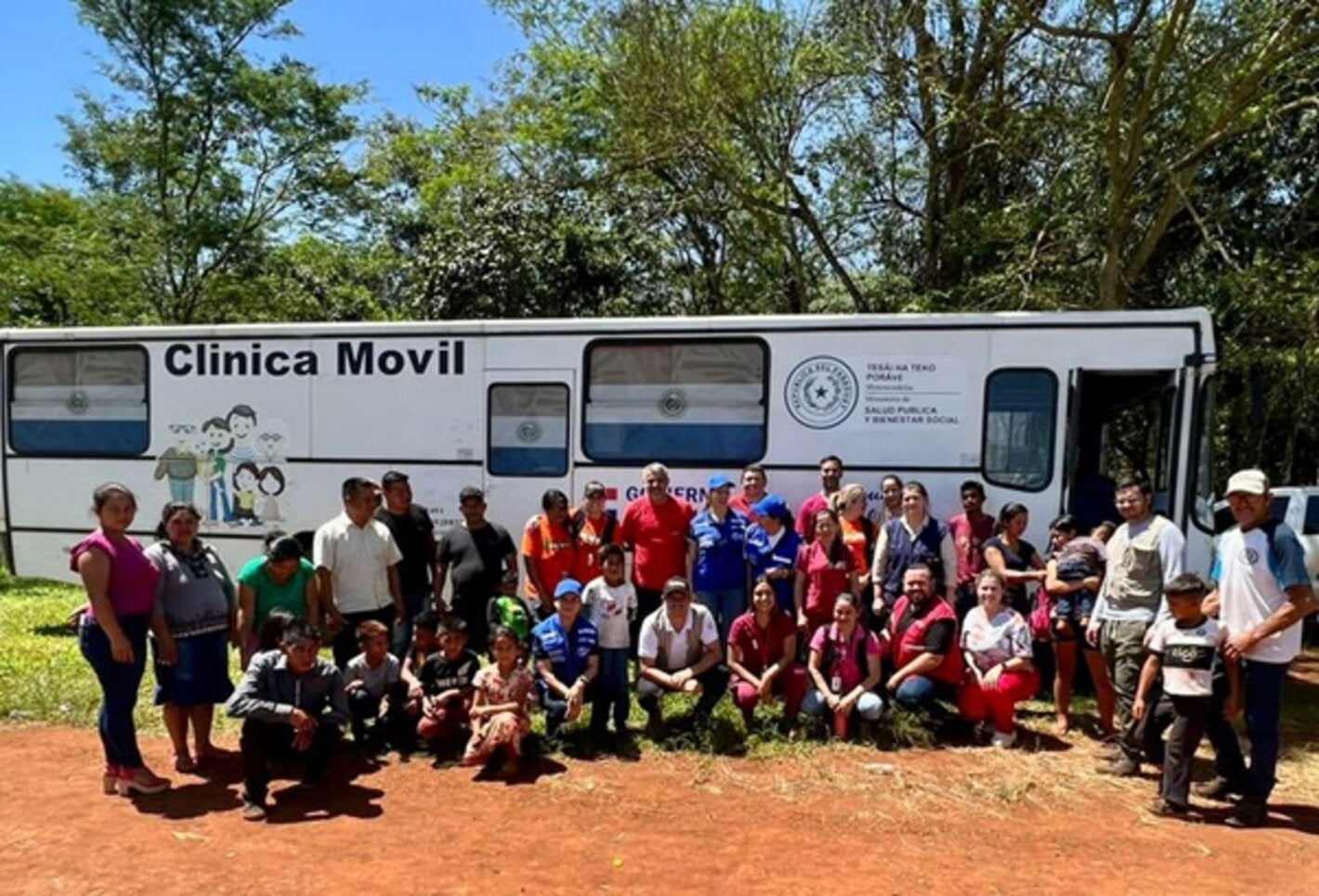 Clínica móvil donada por OPS