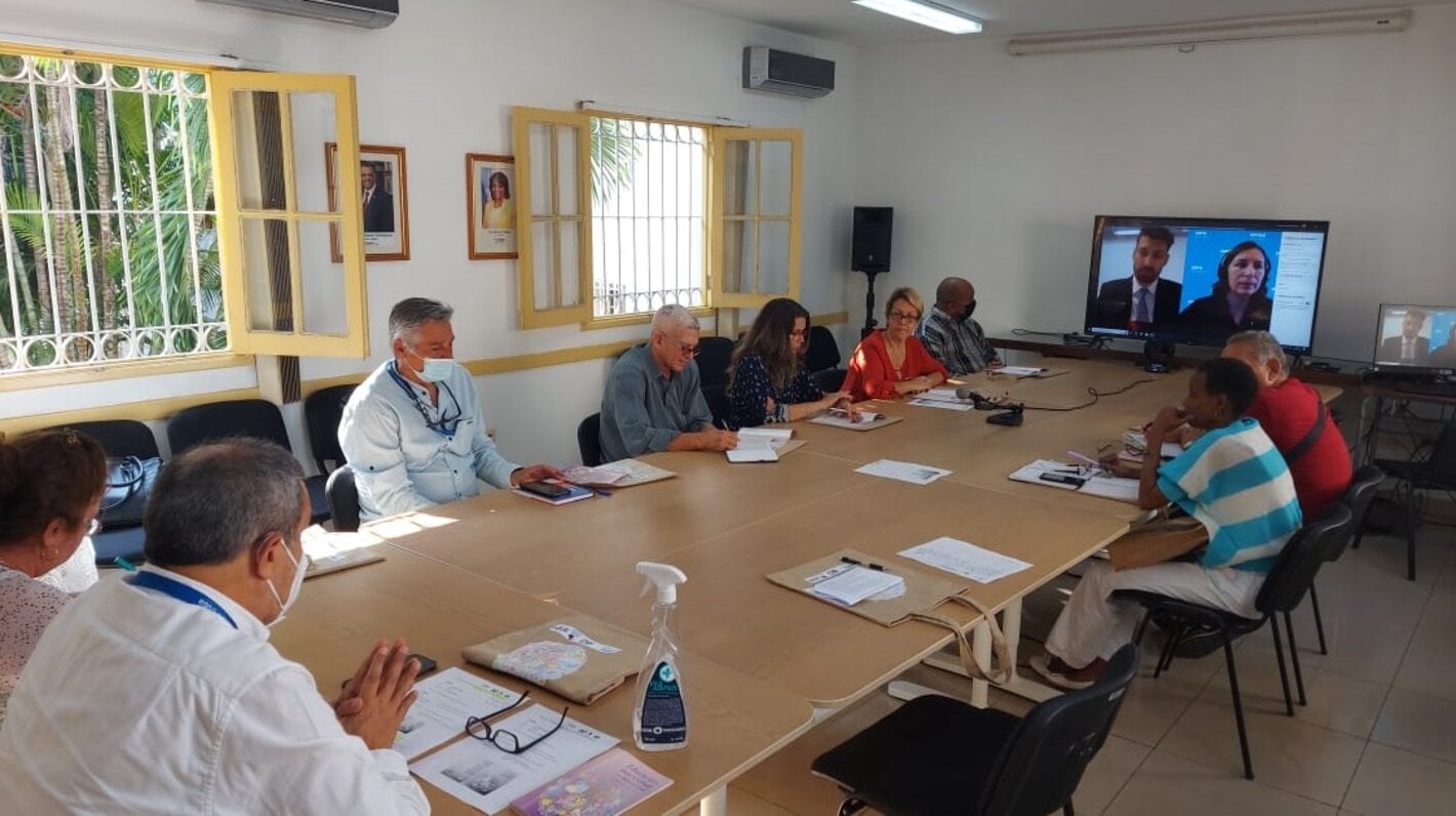 "Presentación de folleto sobre educación para la salud y sexualidad como parte de proyecto con MINED, OPS y Embajada de Australia"