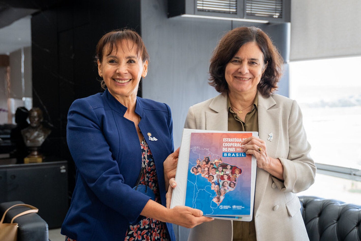 Dra. Socorro à direita e Ministra Nísia a esquerda da foto