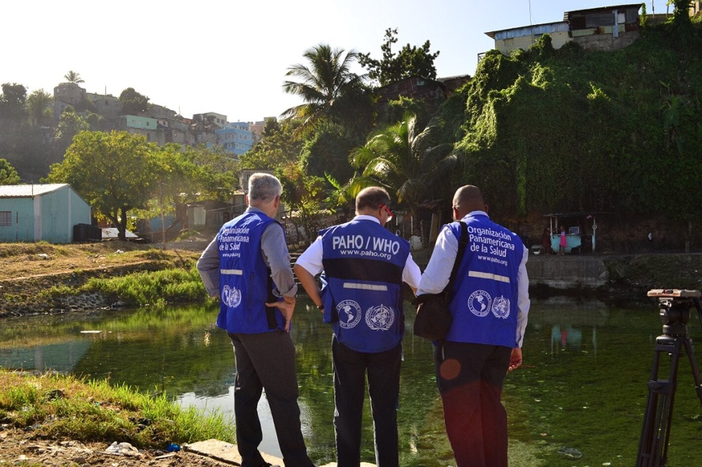 Representantes de OPS en La Zurza.