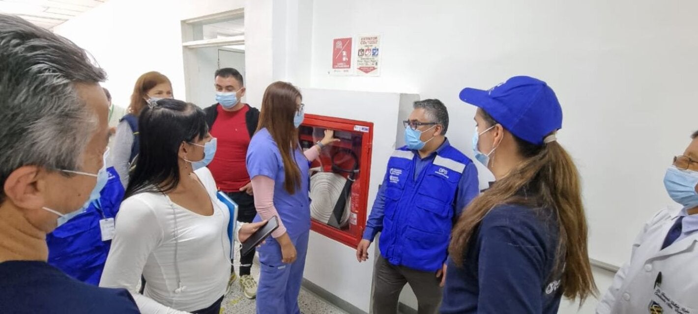 Personal PHE Col Revisando Hospital