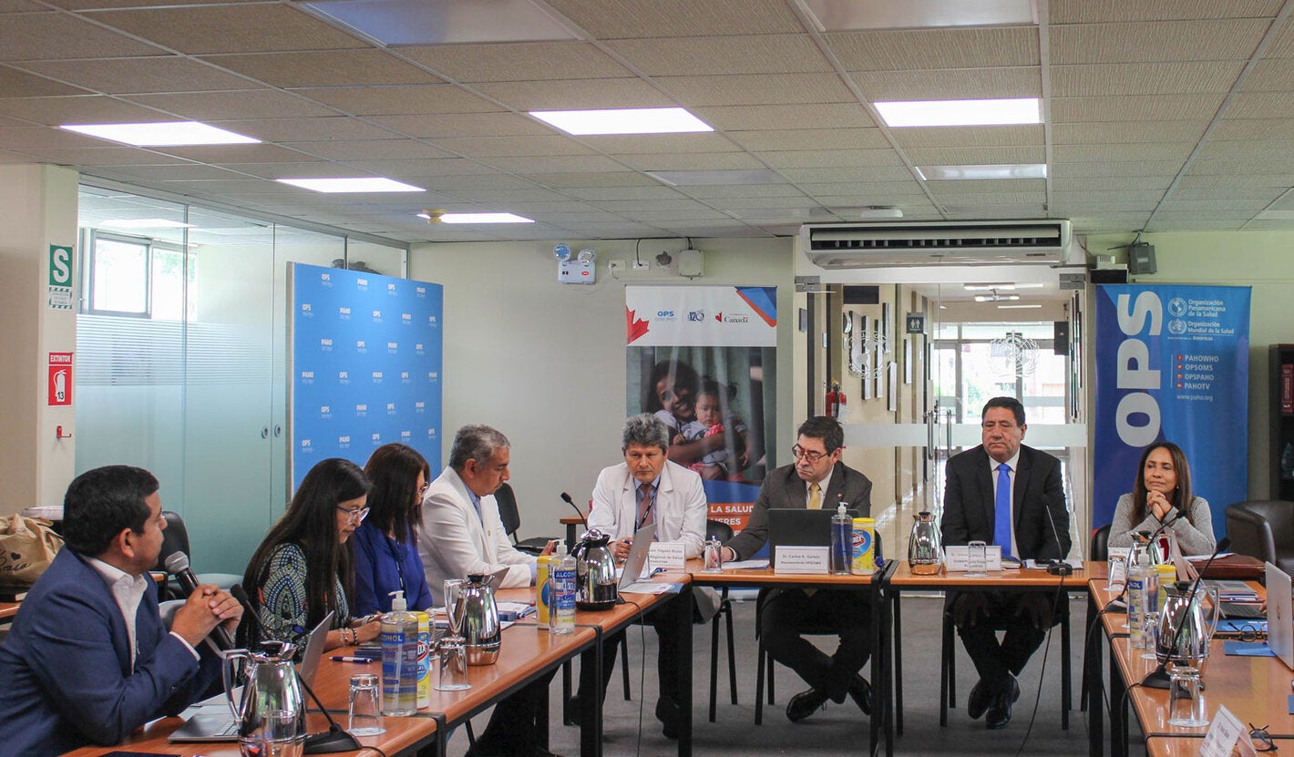 Autoridades de DIRESA Amazonas y equipo OPS reunidos