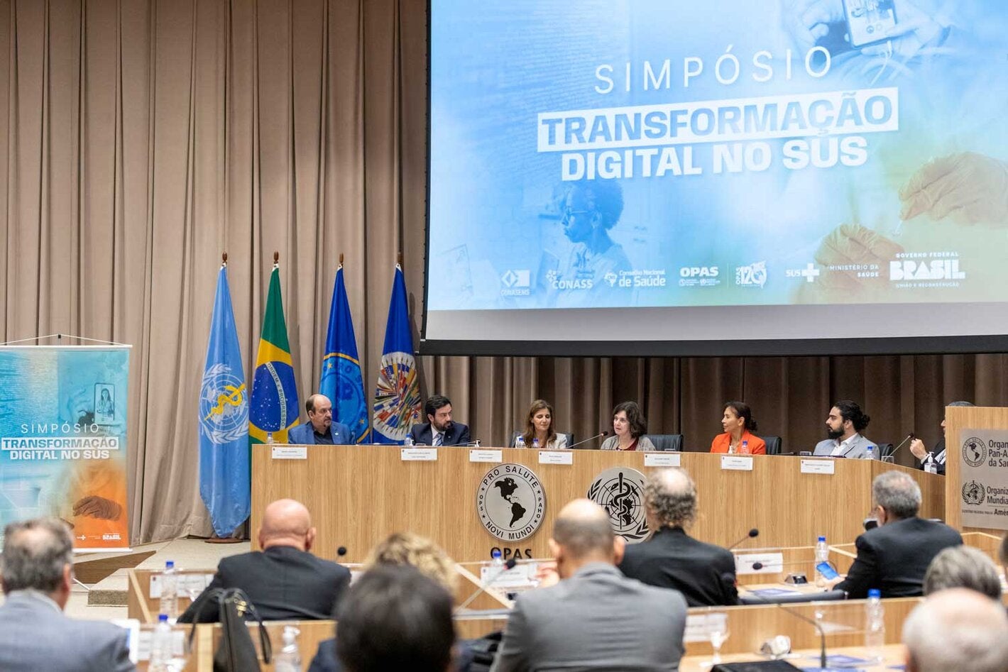 Mesa de abertura do simpõsio