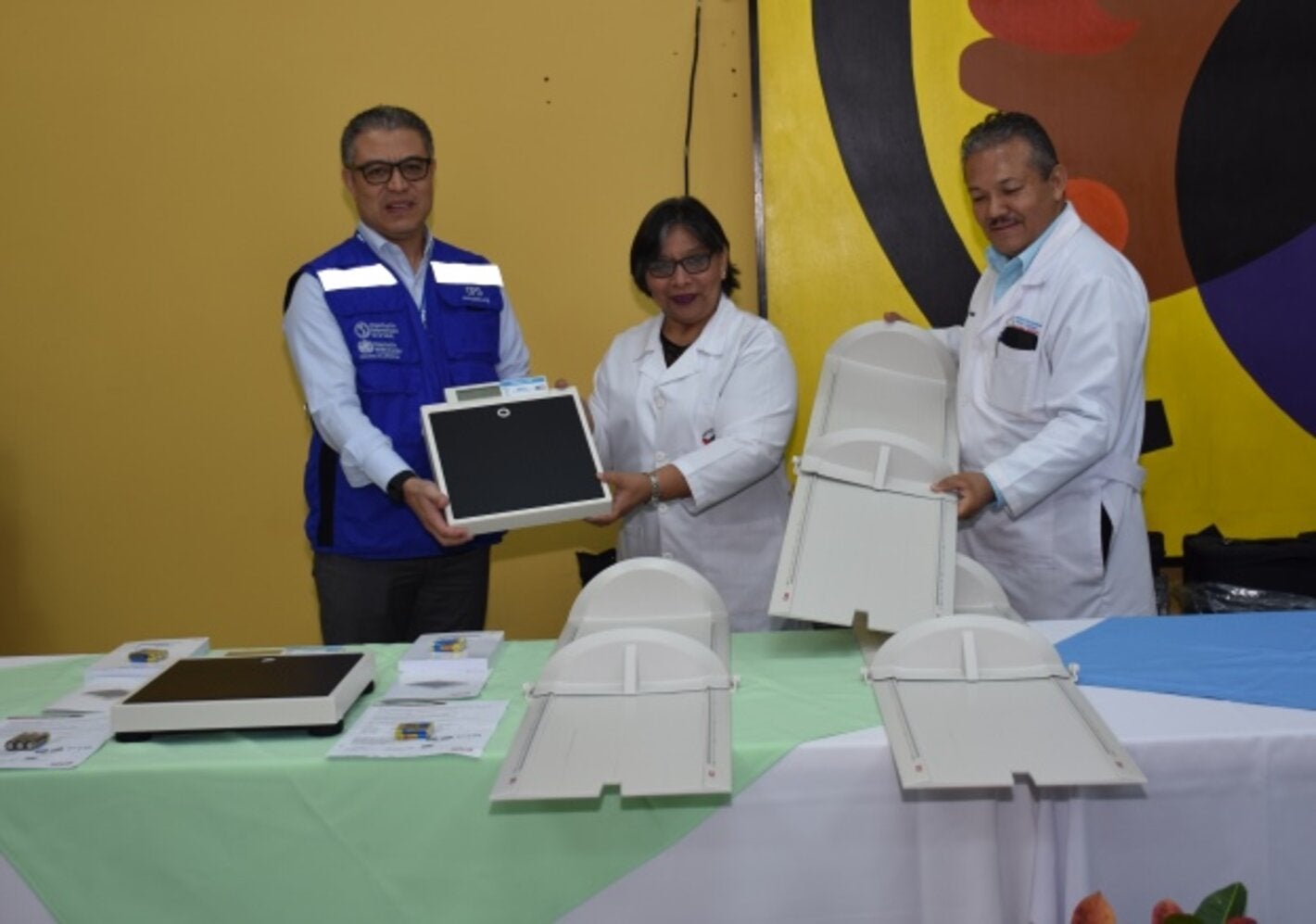 Donación de balanzas y tallimetros para vigilancia de la nutrición