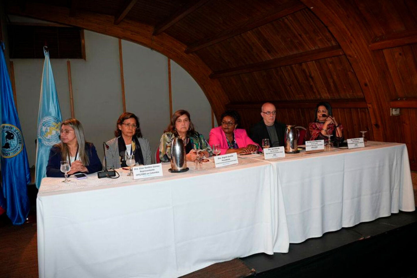 mesa personajes principales 