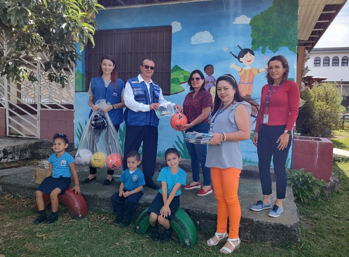 Entrega de incentivos a los centros educativos