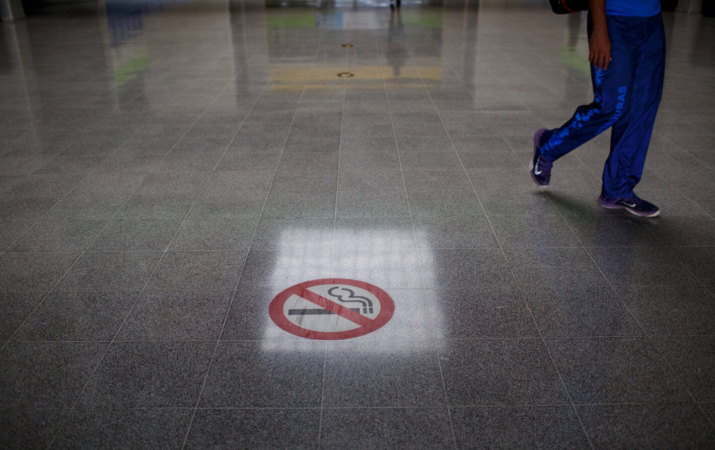 Imagen con la señal de prohibido fumar