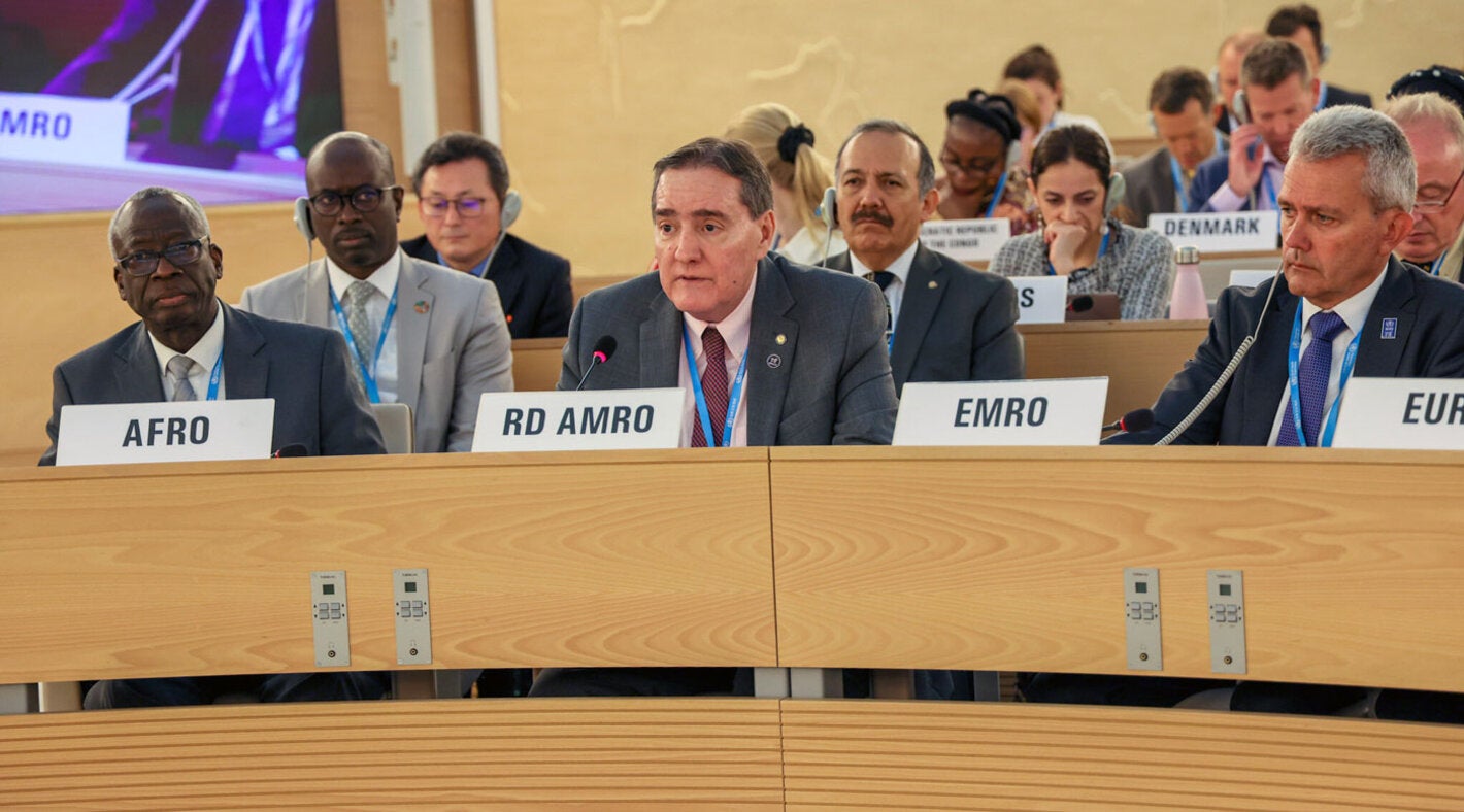Dr. Jarbas Barbosa se dirige a delegados de alto nivel en la Asamblea Mundial de la Salud