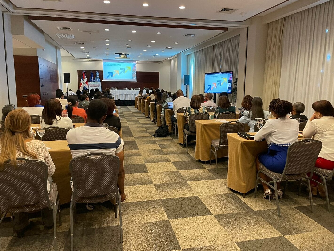 OPS participa en congreso nacional de la Sociedad Dominicana de Infectología de República Dominicana