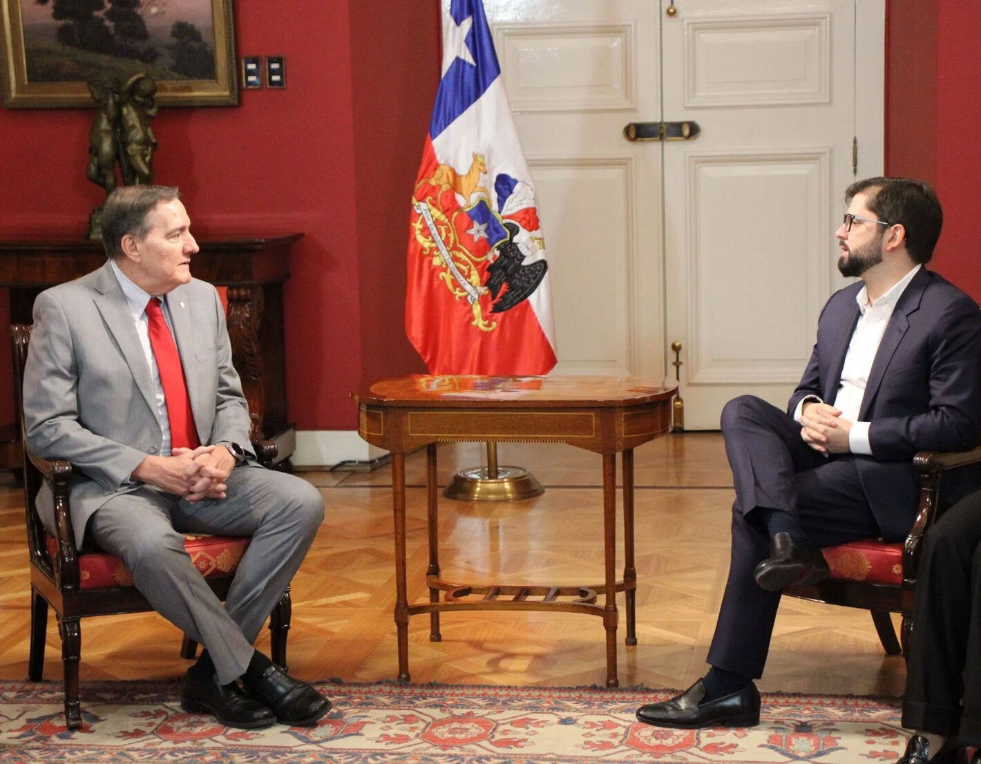 In Chile, PAHO Director meets President Boric