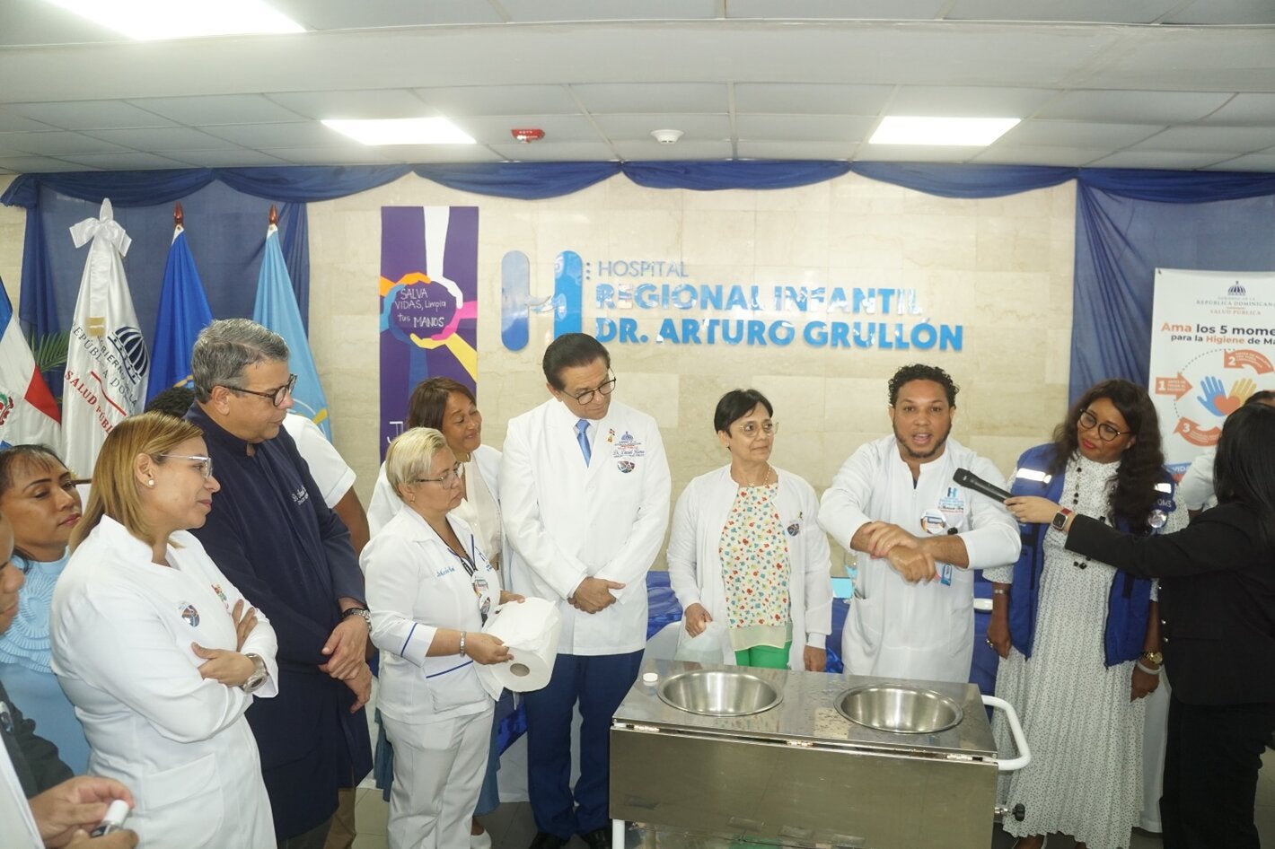 Autoridades durante celebraciòn del dìa.