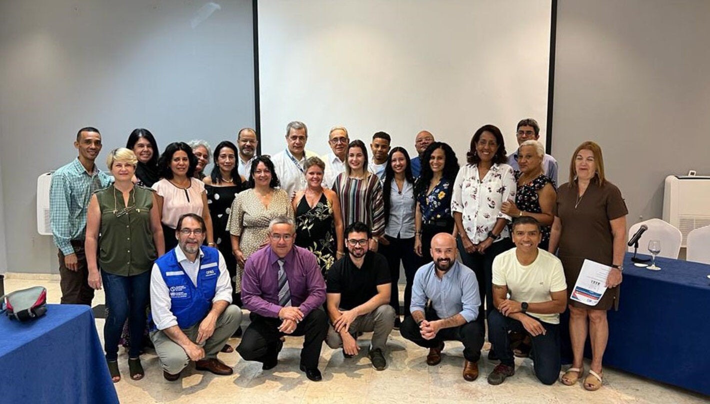 Participantes y profesores del curso sobre Software R