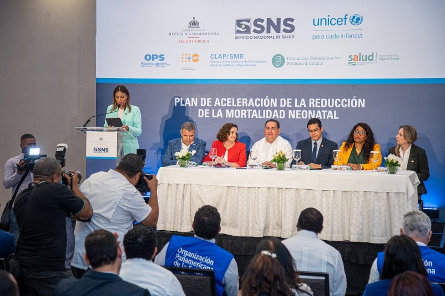 Autoridades durante presentación del plan.