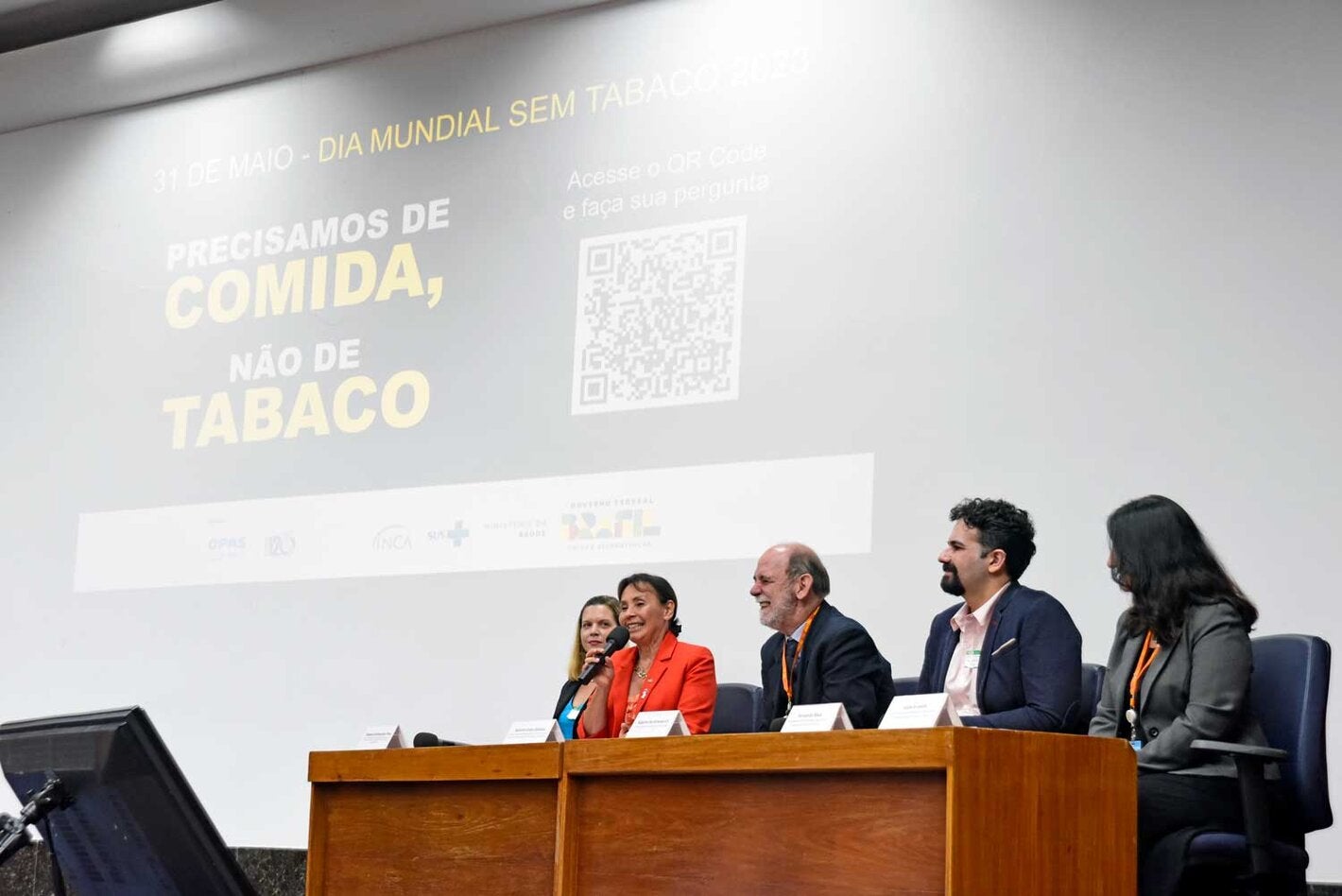 Mesa de abertura do evento com autoridades