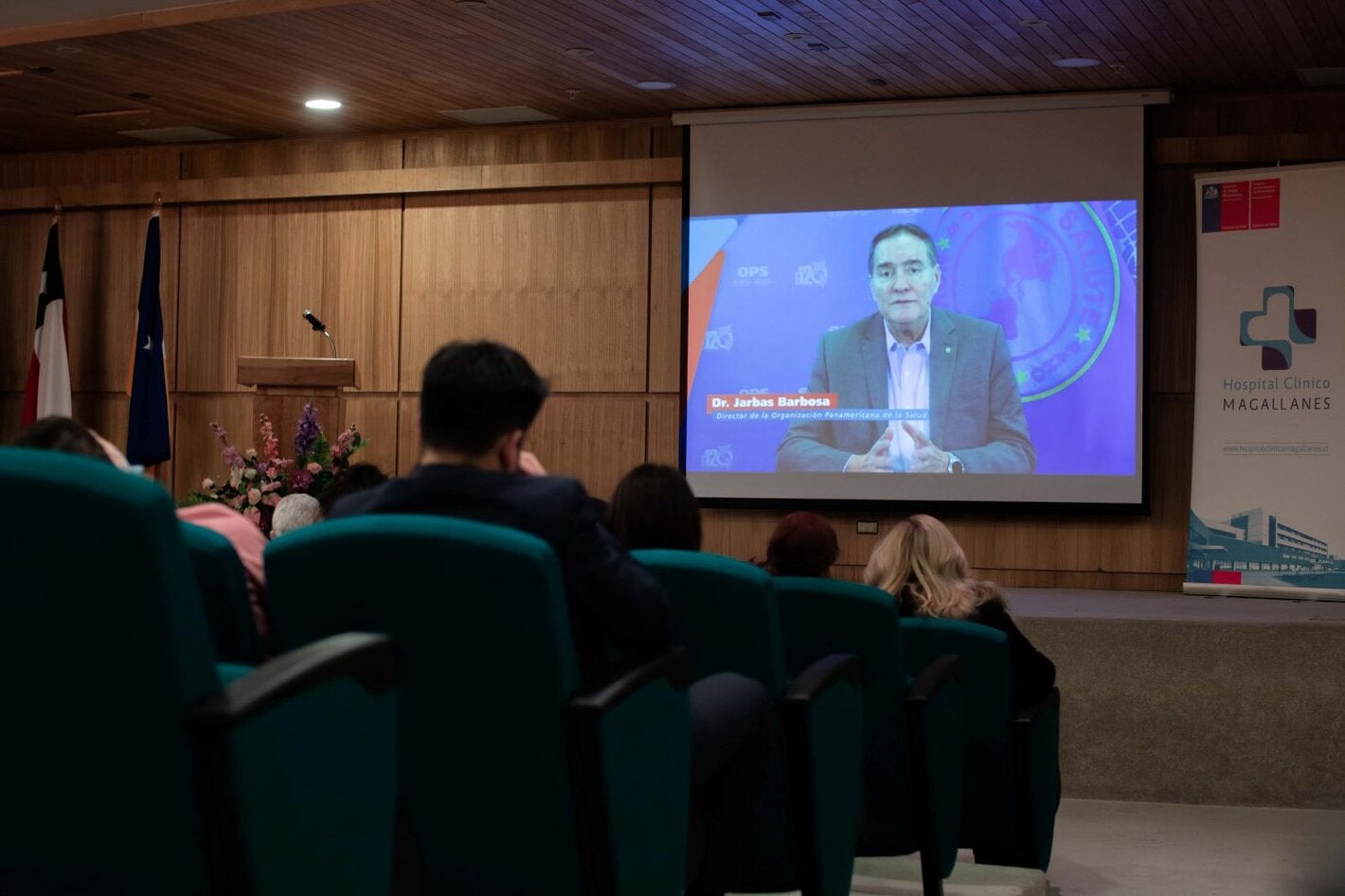 En el marco del Día Mundial sin Tabaco, se llevó a cabo en el Auditorio del Hospital Clínico Magallanes del conversatorio titulado "La implicancia del consumo de tabaco en la salud, bienestar y calidad de vida"