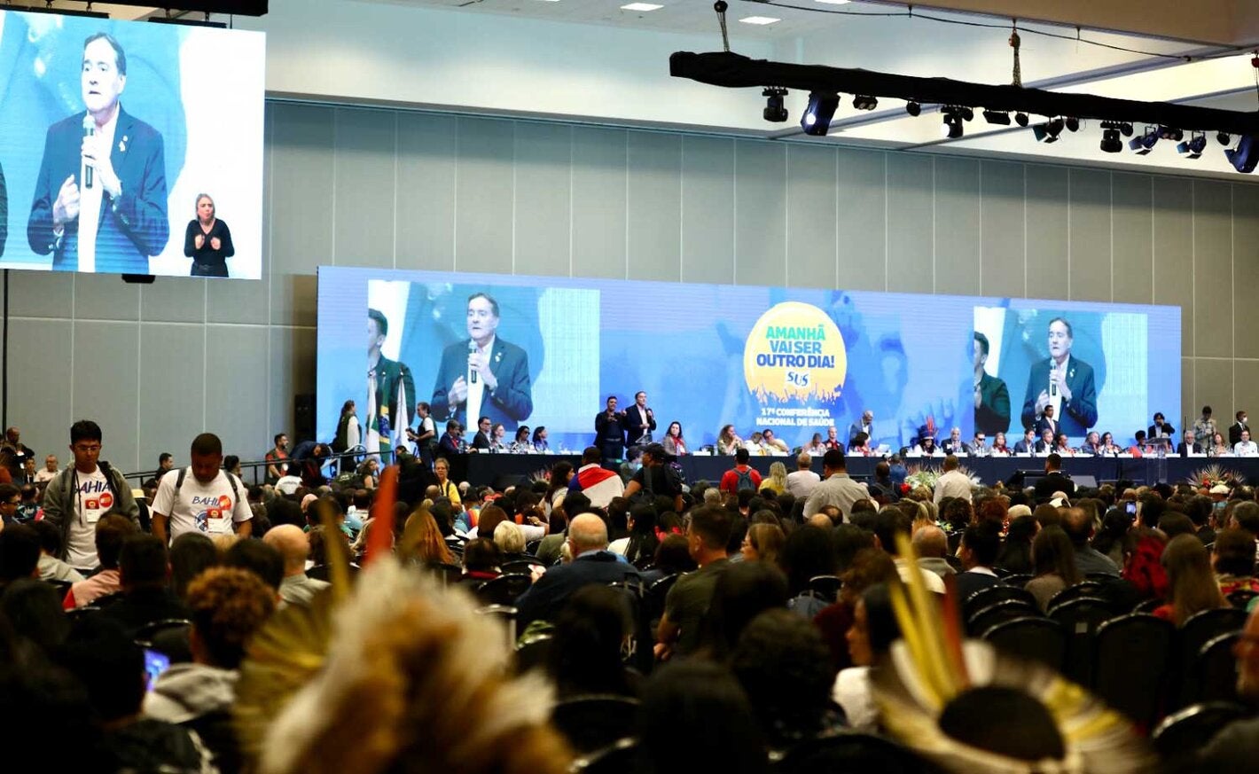 Auditório cheio na abertura da Conferência